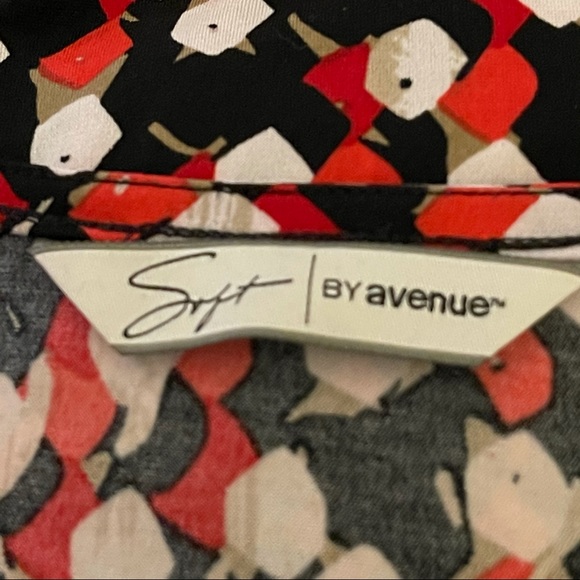 22/24 Soft by Avenue sleeveless blouse - Picture 8 of 10